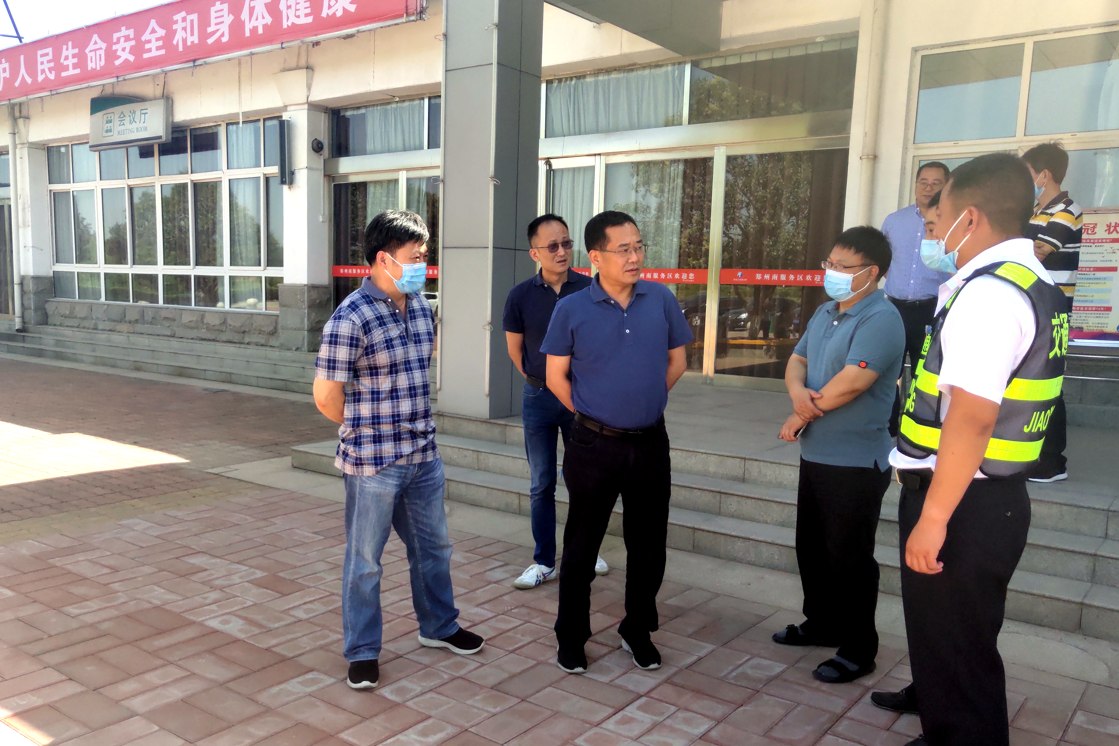 蘇凱部長到鄭州南服務區檢查指導工作.jpg 蘇凱部長到鄭州南服務區檢查指導工作.jpg