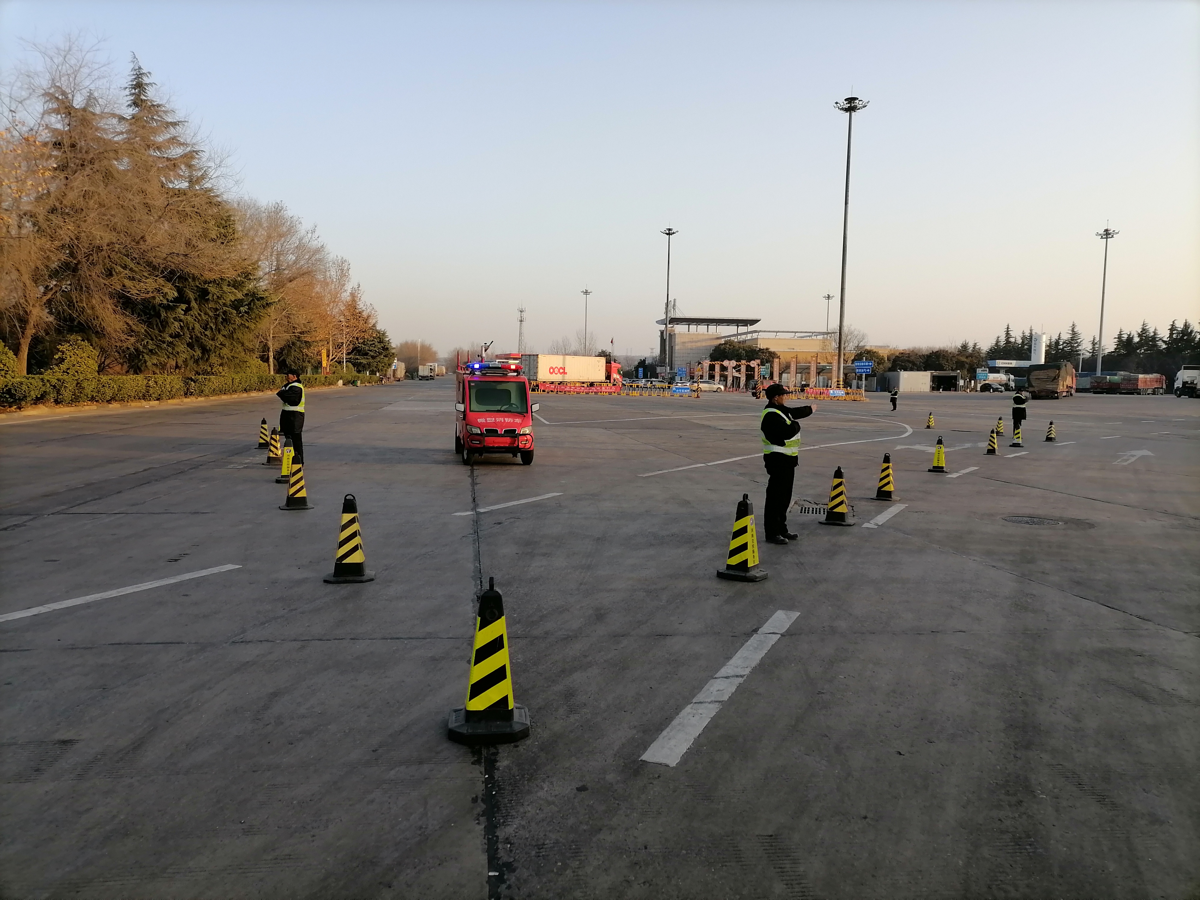 2023.12.23三門(mén)峽服務(wù)區(qū)車(chē)輛堵塞應(yīng)急演練照片,邵松泉15890269889.jpg 2023.12.23三門(mén)峽服務(wù)區(qū)車(chē)輛堵塞應(yīng)急演練照片,邵松泉15890269889.jpg