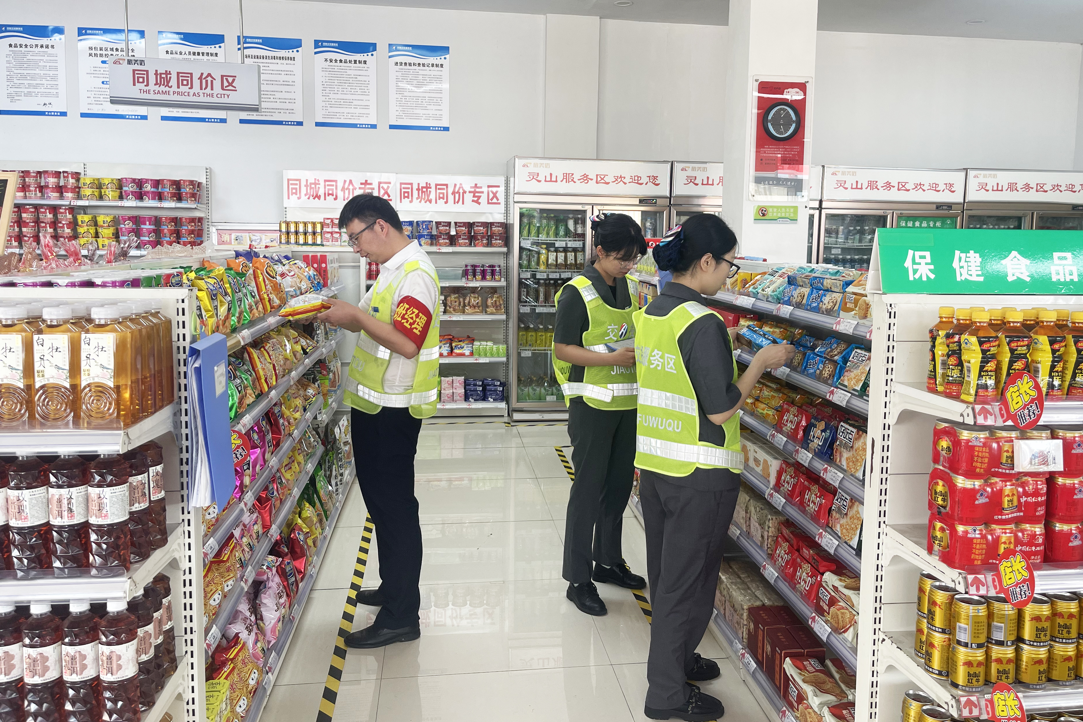 2024年6月7日,靈山服務區開展節前安全檢查。(拍攝張波 13569760516).jpg 2024年6月7日,靈山服務區開展節前安全檢查。(拍攝張波 13569760516).jpg