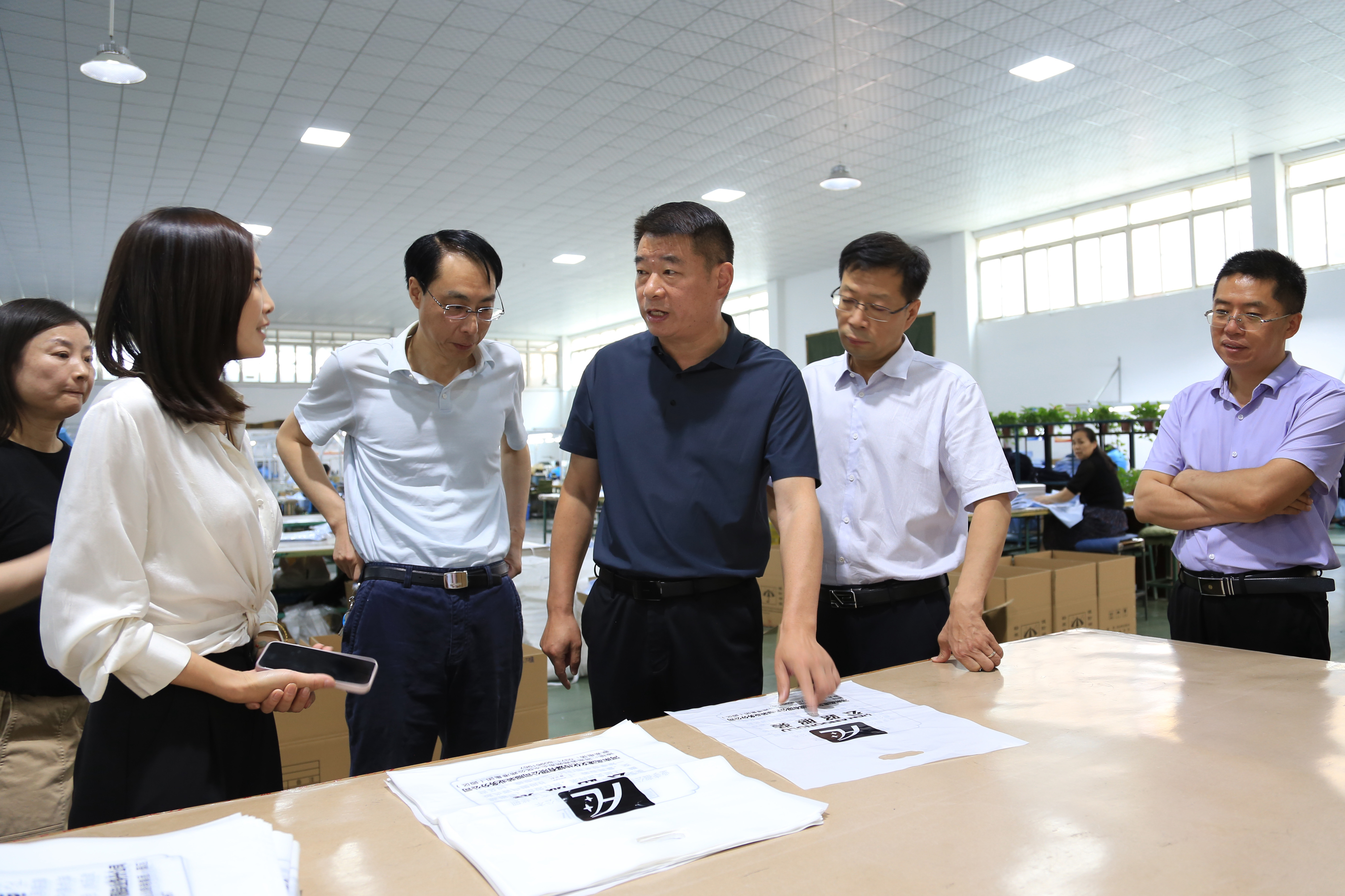 服裝車間.jpg 服裝車間.jpg